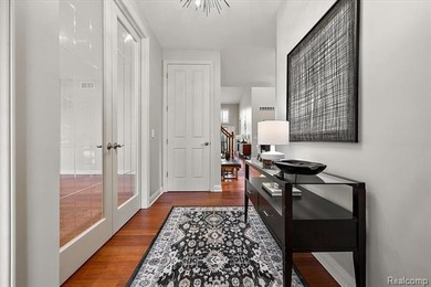 **LUXURY MODERN CONDO IN TROY** New HVAC system with a 10-year - photo 6