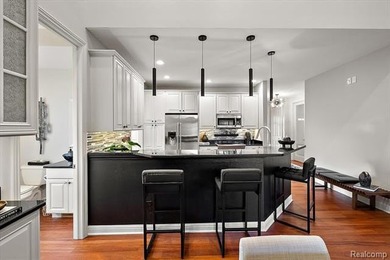 **LUXURY MODERN CONDO IN TROY** New HVAC system with a 10-year - photo 10