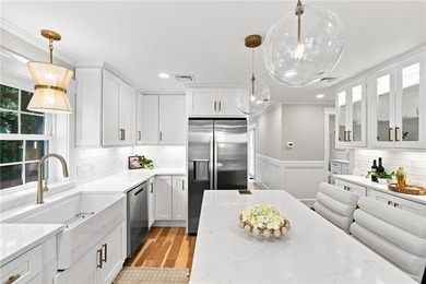 Welcome to a gorgeous reinvention of an 1880 gem in the heart of - photo 6