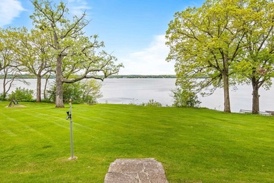 The epitome of a classic 1930s lake cottage, beautifully - photo 9