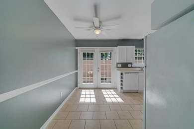Beautifully updated condo/townhome conveniently located just - photo 4