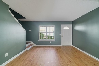 Beautifully updated condo/townhome conveniently located just - photo 9