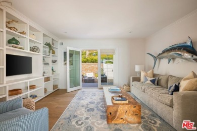 This picture-perfect, East Coast-style oceanfront estate in the - photo 11