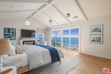 This picture-perfect, East Coast-style oceanfront estate in the - photo 12