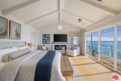 This picture-perfect, East Coast-style oceanfront estate in the - photo 13