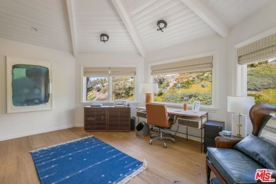 This picture-perfect, East Coast-style oceanfront estate in the - photo 17