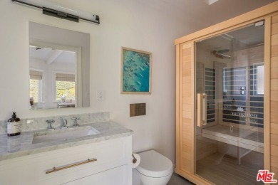 This picture-perfect, East Coast-style oceanfront estate in the - photo 18