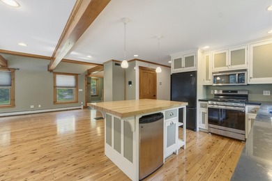 Nestled on 8 private acres, this charming 1862 sq. ft - photo 18