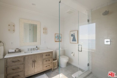 This picture-perfect, East Coast-style oceanfront estate in the - photo 23