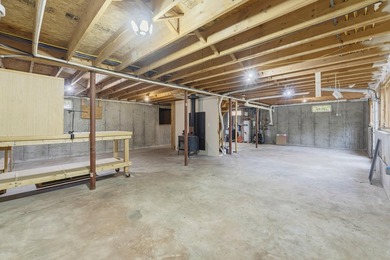 Nestled on 8 private acres, this charming 1862 sq. ft - photo 38