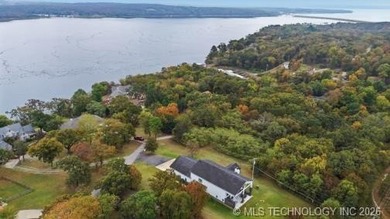 Where Lake Living Meets the Comforts of Home. This beautiful - photo 1