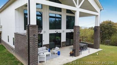 Where Lake Living Meets the Comforts of Home. This beautiful - photo 3