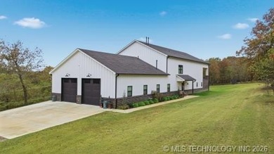 Where Lake Living Meets the Comforts of Home. This beautiful - photo 4