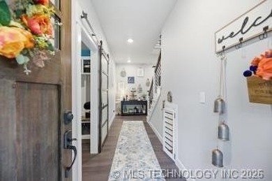 Where Lake Living Meets the Comforts of Home. This beautiful - photo 6