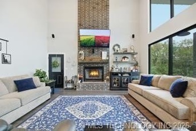 Where Lake Living Meets the Comforts of Home. This beautiful - photo 8