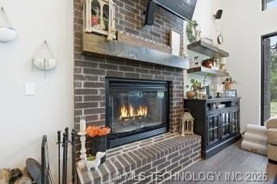 Where Lake Living Meets the Comforts of Home. This beautiful - photo 10