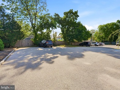 Rare opportunity to own a beautifully maintained professional - photo 4