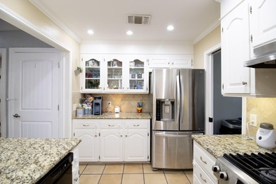 Welcome to your new home! This split bedroom plan not only gives - photo 15