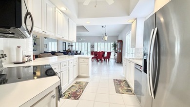 Beautifully maintained Oakmont model offering 3 bedrooms, 2 - photo 5
