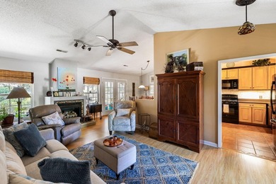 This charming brick home sits in a cul-de-sac on a quiet street - photo 4