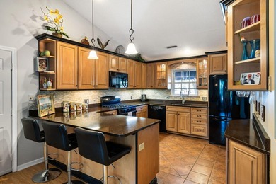 This charming brick home sits in a cul-de-sac on a quiet street - photo 6