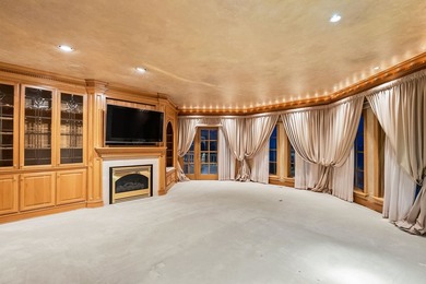 This stunning luxury home seamlessly combines refined elegance - photo 12