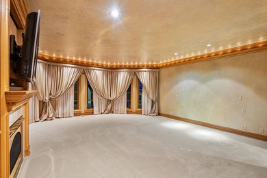 This stunning luxury home seamlessly combines refined elegance - photo 14