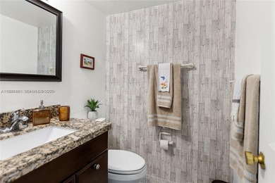 Large unit 1.100 sq ft one bedroom and 1.5 bathroom plus Den you