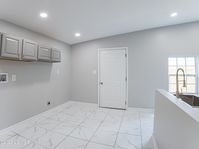 Completely renovated from top to bottom! This 3 bed, 2 bath home - photo 7