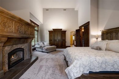 Spectacular, European ski chalet with a truly grand entry into - photo 19