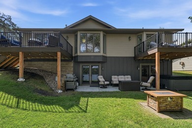 Wake up to breathtaking views of highly sought-after Long Lake! - photo 9