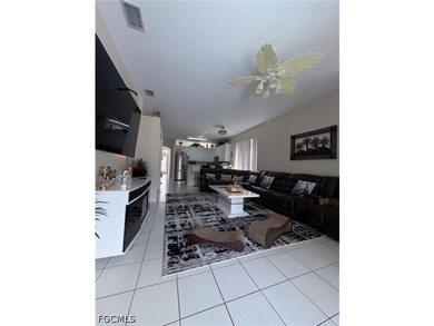Welcome Home to your POOL home! SELLER MOTIVATED Step into this - photo 3