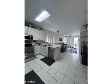 Welcome Home to your POOL home! SELLER MOTIVATED Step into this - photo 4