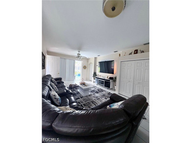 Welcome Home to your POOL home! SELLER MOTIVATED Step into this - photo 5
