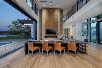 Designed by Swaback, an apprentice of Frank Lloyd Wright, this - photo 6