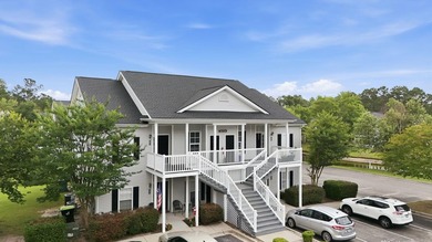 Welcome to this a well-maintained 3 bed/2bath upper-level condo - photo 2