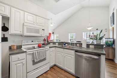 Welcome to this a well-maintained 3 bed/2bath upper-level condo - photo 8