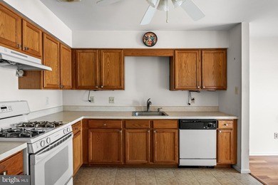 Beautiful 2-bedroom, 2.5-bath townhome located in a highly - photo 7