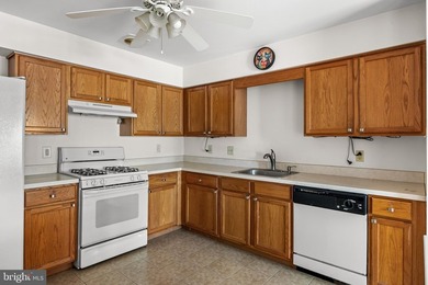 Beautiful 2-bedroom, 2.5-bath townhome located in a highly - photo 8