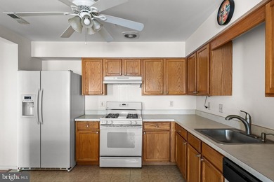 Beautiful 2-bedroom, 2.5-bath townhome located in a highly - photo 9