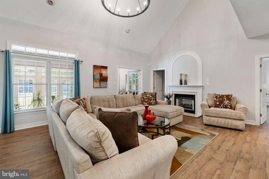 POTENTIAL 1ST FLOOR BEDROOM. Beautifully RENOVATED home - photo 16