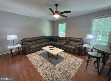 POTENTIAL 1ST FLOOR BEDROOM. Beautifully RENOVATED home - photo 19