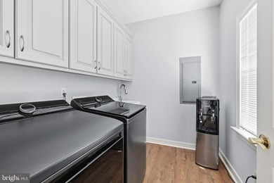 POTENTIAL 1ST FLOOR BEDROOM. Beautifully RENOVATED home - photo 24