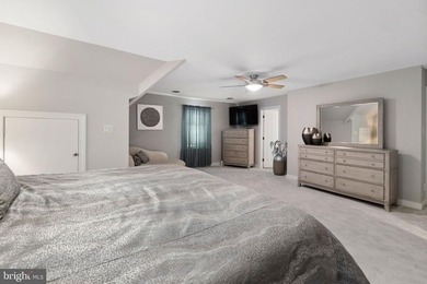 POTENTIAL 1ST FLOOR BEDROOM. Beautifully RENOVATED home - photo 27
