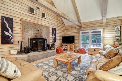 Storybook mountain escape, where cozy cabin charm and modern - photo 10