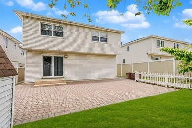 Welcome to this spacious and well-maintained detached 2-family - photo 33