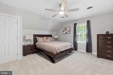 POTENTIAL 1ST FLOOR BEDROOM. Beautifully RENOVATED home - photo 34