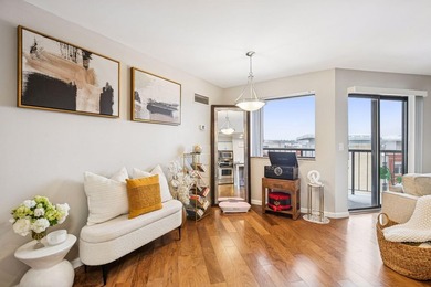 Reduced $35,000 ! Stunning 17th floor unit featuring: 2 bedrooms - photo 4