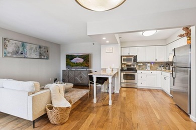 Reduced $35,000 ! Stunning 17th floor unit featuring: 2 bedrooms - photo 8
