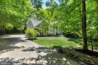 POTENTIAL 1ST FLOOR BEDROOM. Beautifully RENOVATED home - photo 41